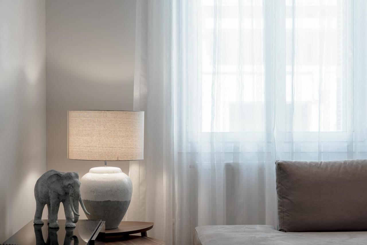 Historic Plaka's Deluxe Apartment *