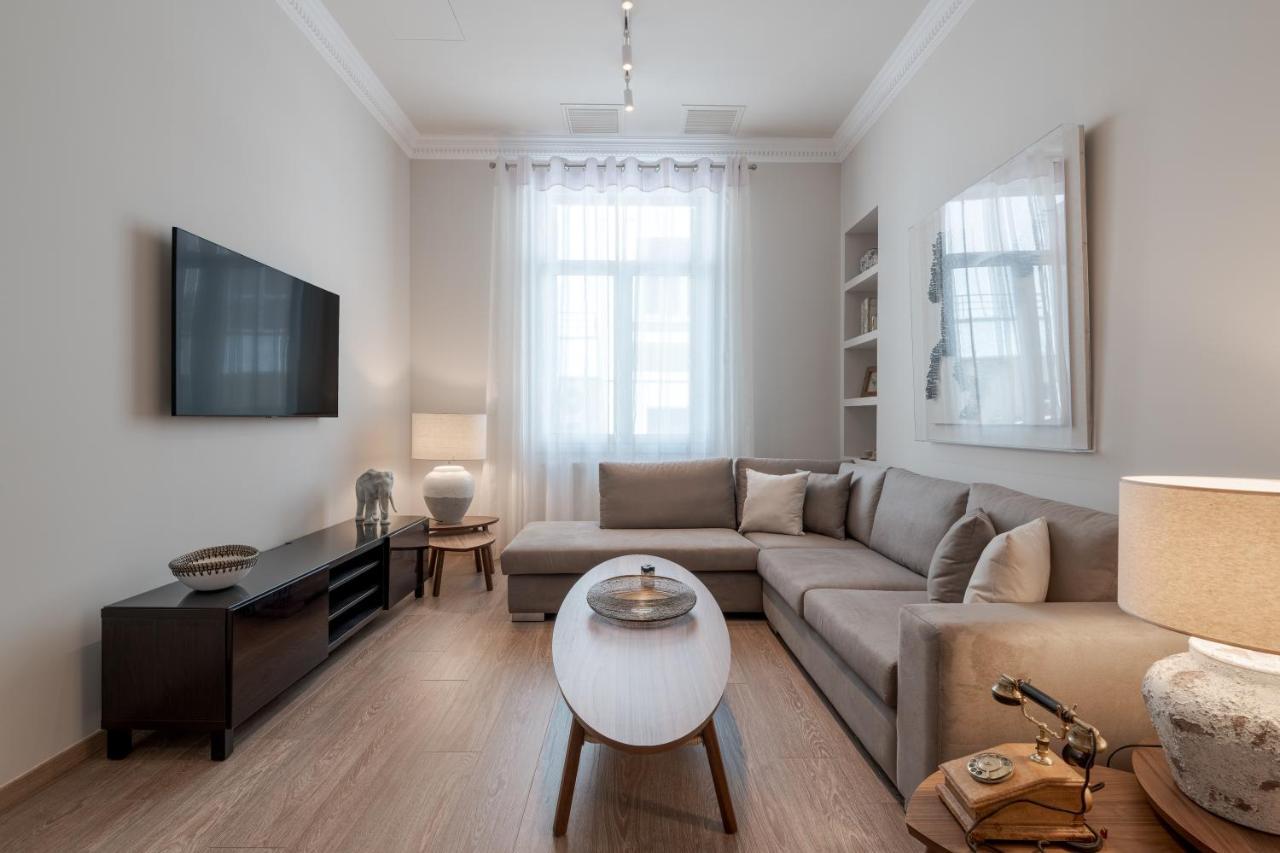 Historic Plaka's Deluxe Apartment