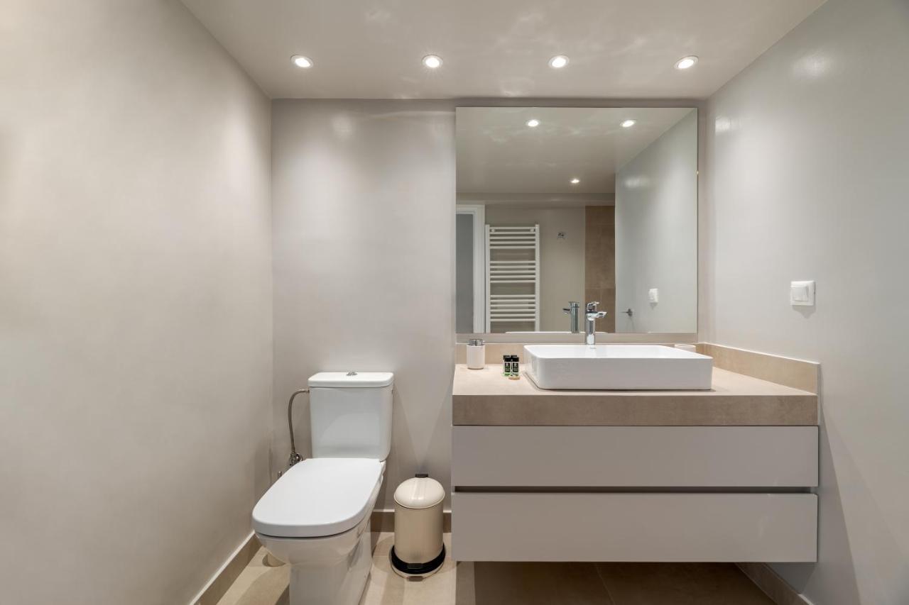 Historic Plaka's Deluxe Apartment *