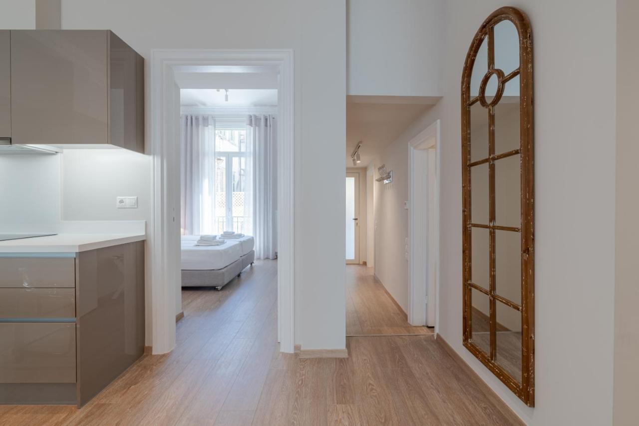 Historic Plaka's Deluxe Apartment *